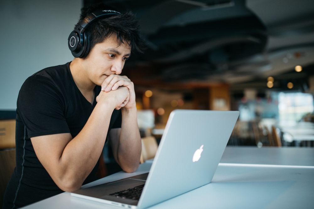 The significance of preparing before university: leveraging MOOCs for comprehensive learning
